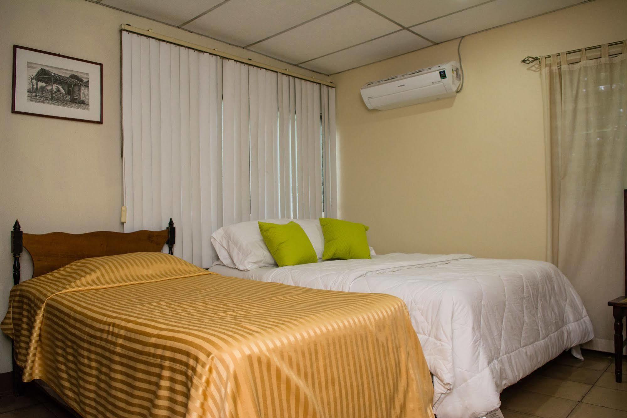 Hostal Casa Los Espinoza Managua Eksteriør billede